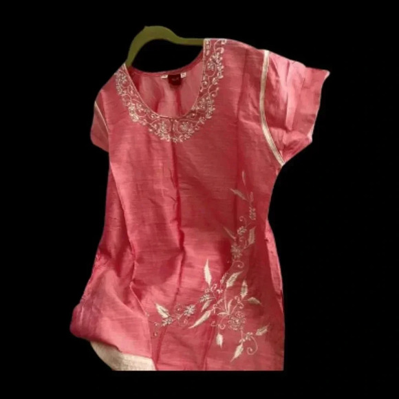 Women's Medium Size Light Pink Tunic Tops with white Embroidered Design - Picture 6 of 7